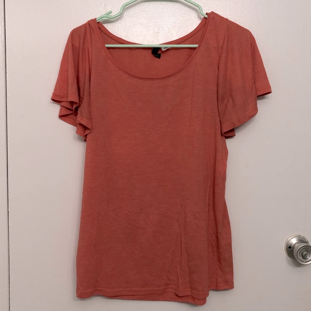 Flutter sleeve top